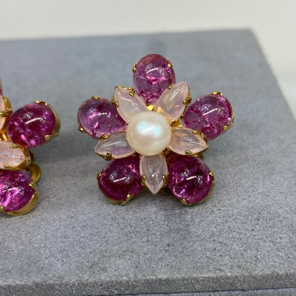 Vintage Christian Dior 1968 Germany Henkle & Grosse Pink & White Flower Clip-On - Picture 2 of 10